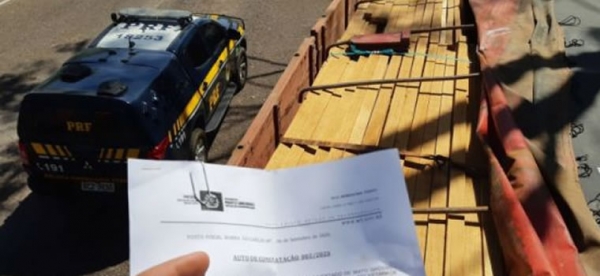 Fiscais do Indea/MT em parceria com PRF apreendem carga de madeira ilegal em Barra do Garças