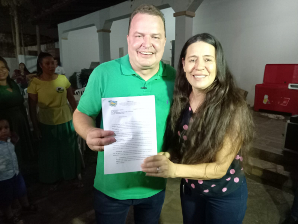 Presidente do Sintap/MT entrega documento com solicitações dos servidores a deputado e candidato à reeleição Max Russi