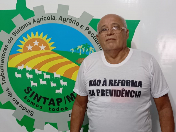Sintap/MT e servidor aposentado prestam homenagem aos identificadores de madeira do Estado de Mato Grosso